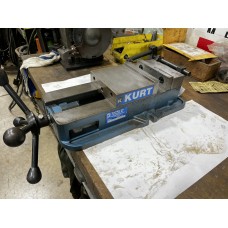 KURT 675 MILLING VISE KURT ANGLOCK 6" JAW WIDTH 7 1/2" OPENING USA KURT 675 MILLING VISE KURT ANGLOCK 6" JAW WIDTH 7 1/2" OPENING USA